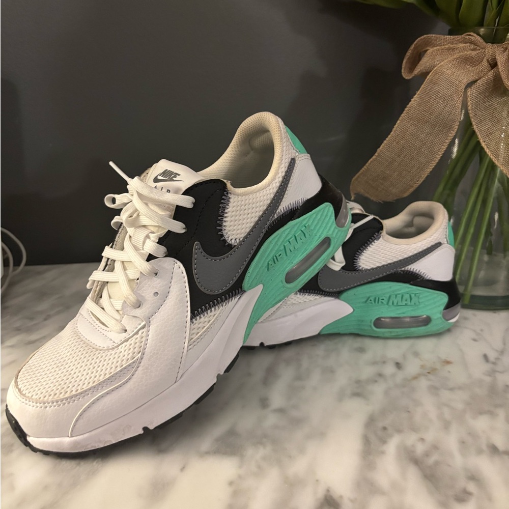 Nike Air Max Excee Low Womens Casual Shoes White Green DM8346-100 Sz 8